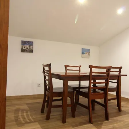 Prázdninový dům Salles, 3 Pieces, 4 Personnes - Fr-1-440-378
